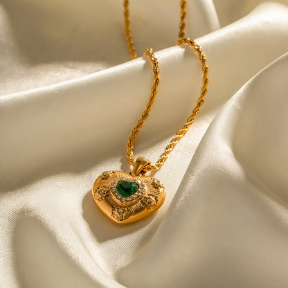 Inlaid Emerald Zircon Heart-shaped Pendant Necklace