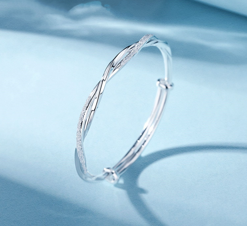 Möbius Ring Bracelet Elegant Infinity Design for Timeless Style