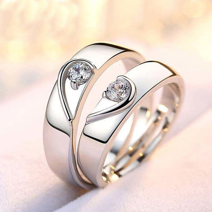 Silver plated engagement rings with European and American diamonds, elegant and luxurious design.