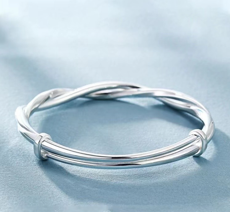 Möbius Ring Bracelet Elegant Infinity Design for Timeless Style