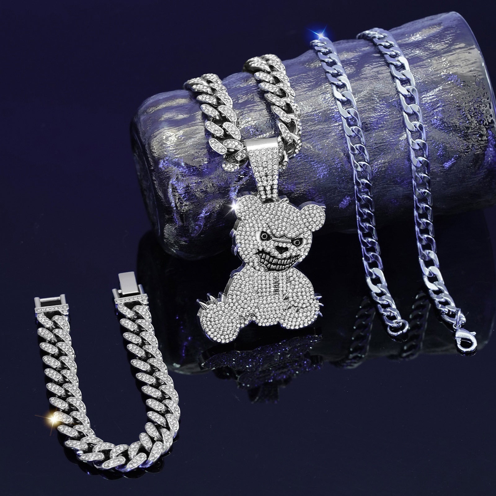 Fully-jewelled Bear Pendant Necklace Bracelet Three-piece Set