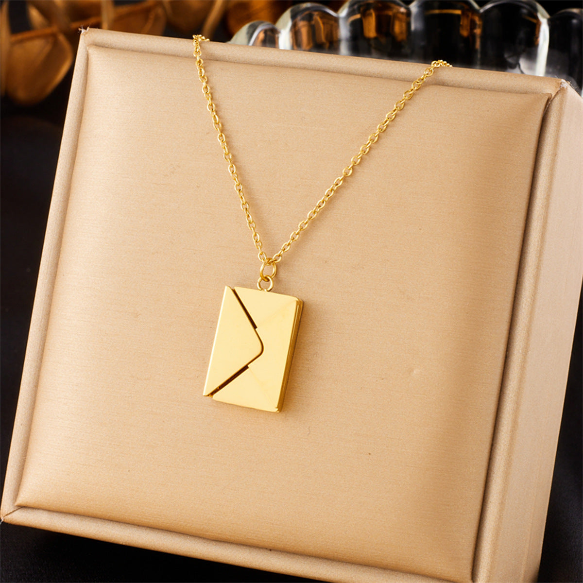 Simple Personality Envelope Pendant Necklace Fashion Retro