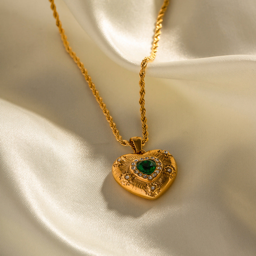 Inlaid Emerald Zircon Heart-shaped Pendant Necklace