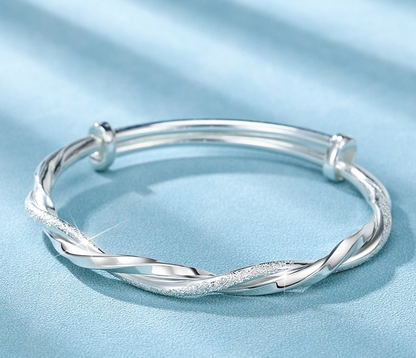 Möbius Ring Bracelet Elegant Infinity Design for Timeless Style