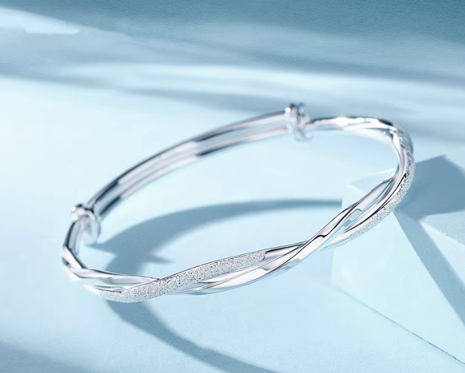 Möbius Ring Bracelet Elegant Infinity Design for Timeless Style