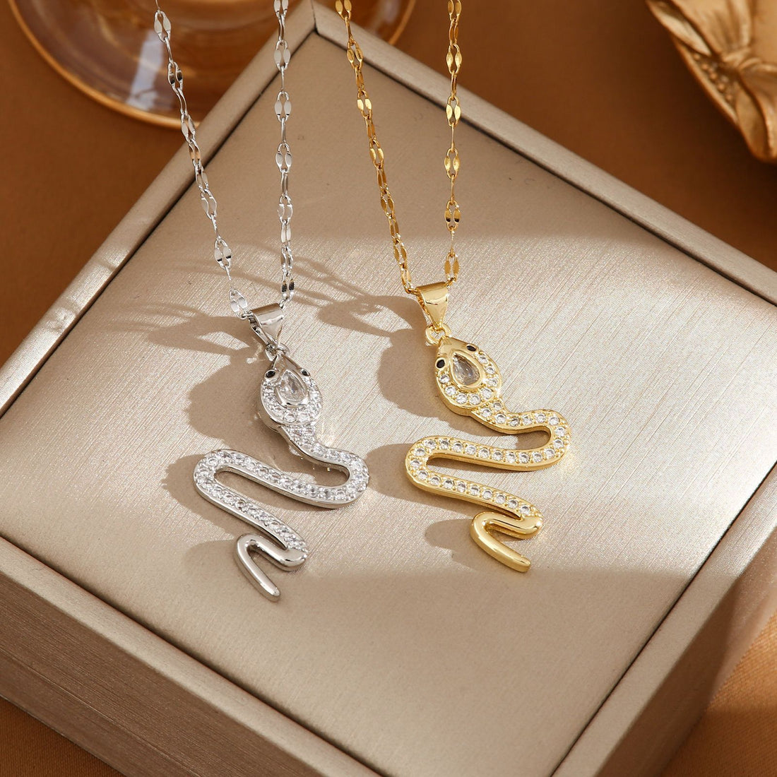 Fashion Personality Snake Necklace With Rhinestone Design Creative Sweater Chain Fall Winter Women&