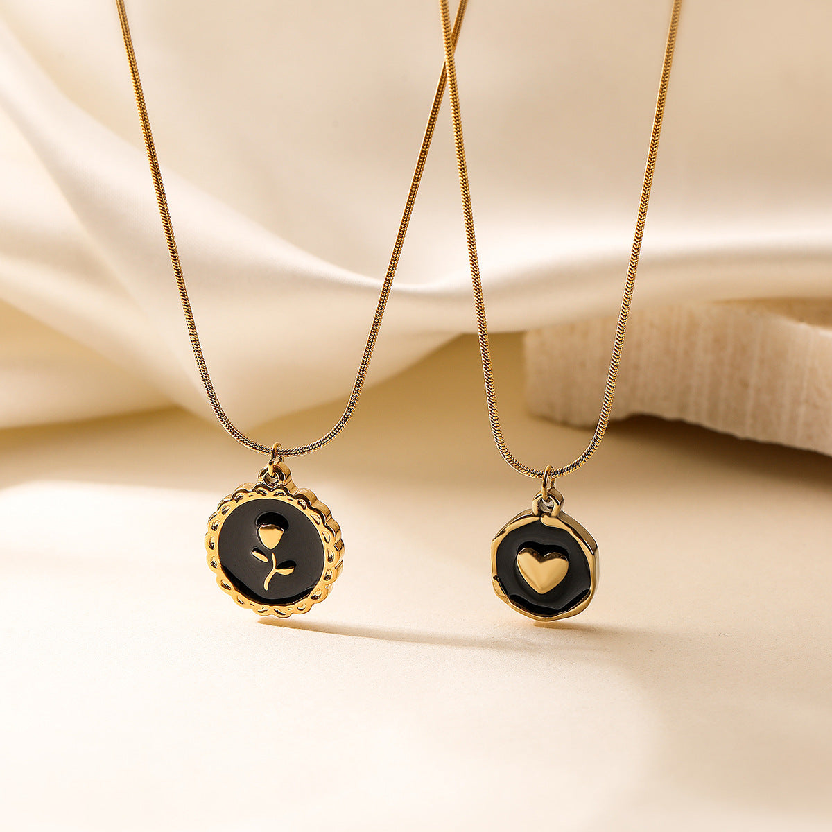 Fashion Retro Oil Dripping Heart Geometric Pendant Necklace