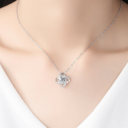 Heart Of Eternity Clavicle Chain Rotating Lucky Four-leaf Clover Necklace